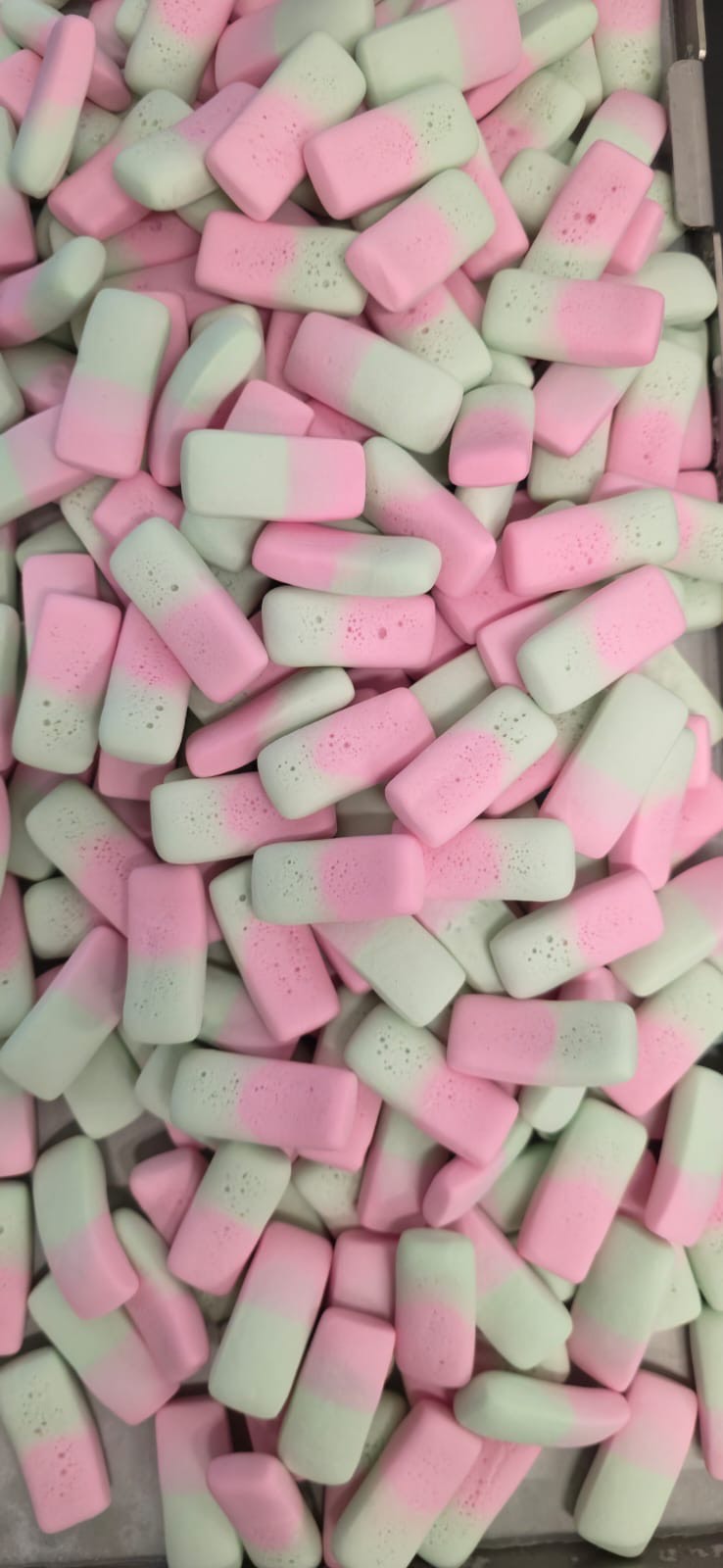 Frosty | Freeze Dried Sweets | Crunchy Pillows | Sour Cherry & Apple | Crunchy Light | UK |